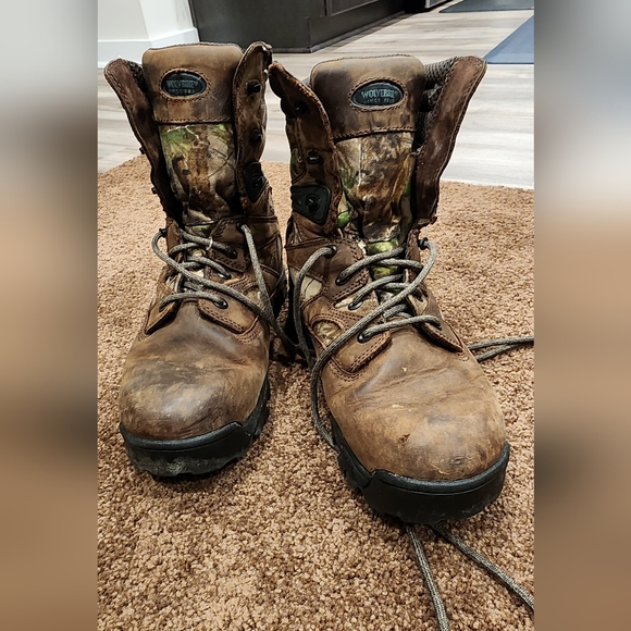 Insulated and Waterproof hiking/hunting boots - Picture 2 of 11